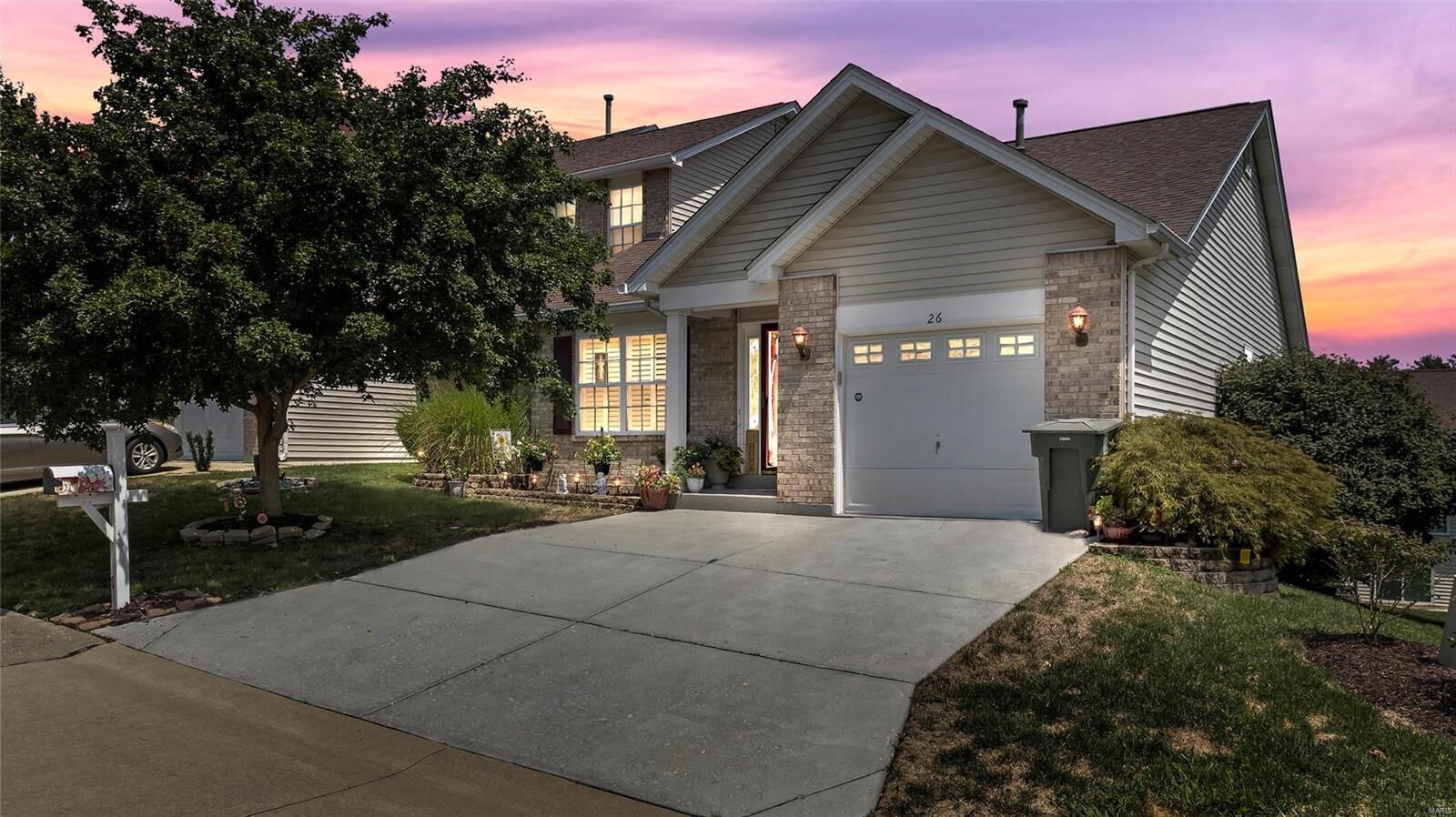 Property Photo: 26 Parkway Villas Court 5C MO 63303