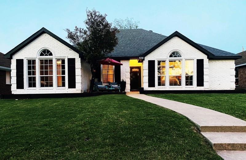 Property Photo: 709 Flagstone Way TX 75098