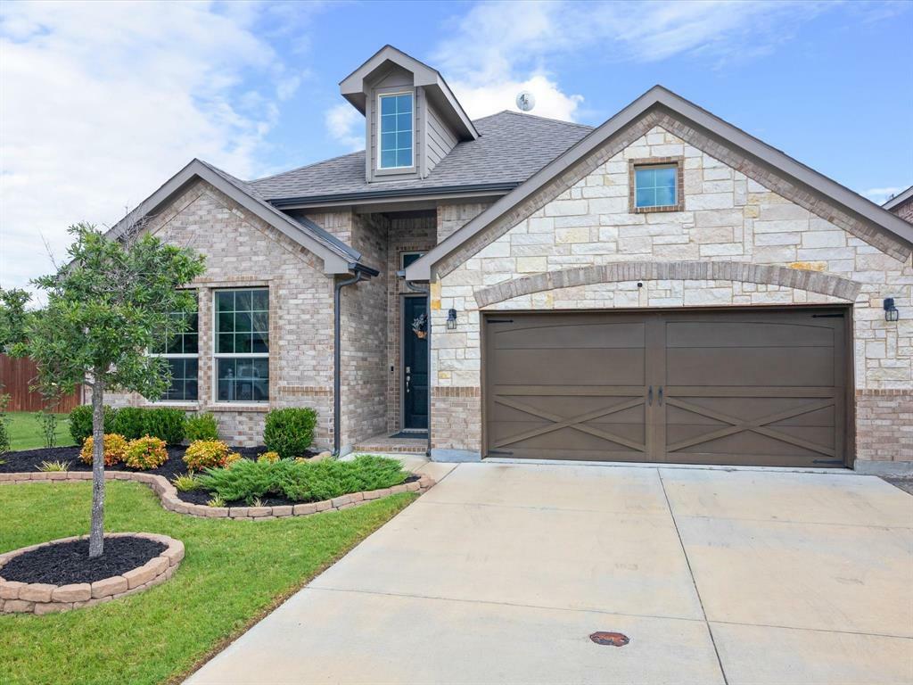 Property Photo:  205 Bentley Drive  TX 76065 