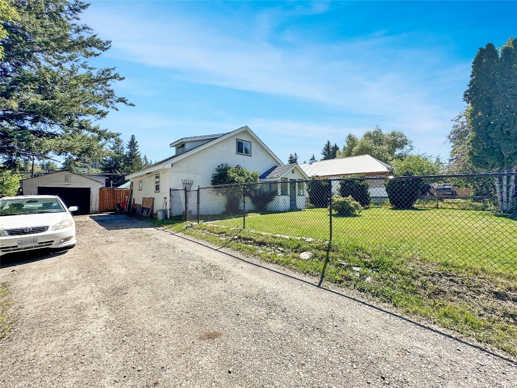 Property Photo:  292 Angela Avenue  BC V0X 1W0 