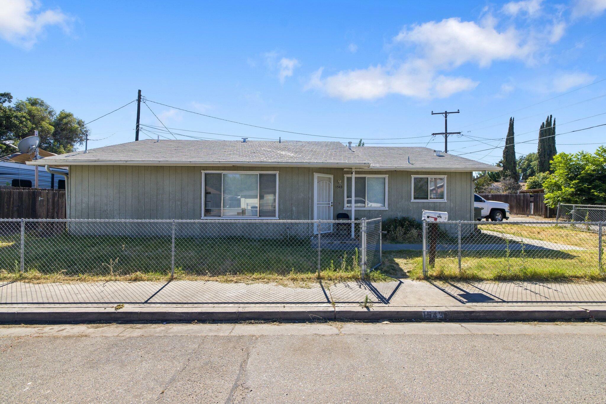 Property Photo:  1543 N Willis Street  CA 93291 