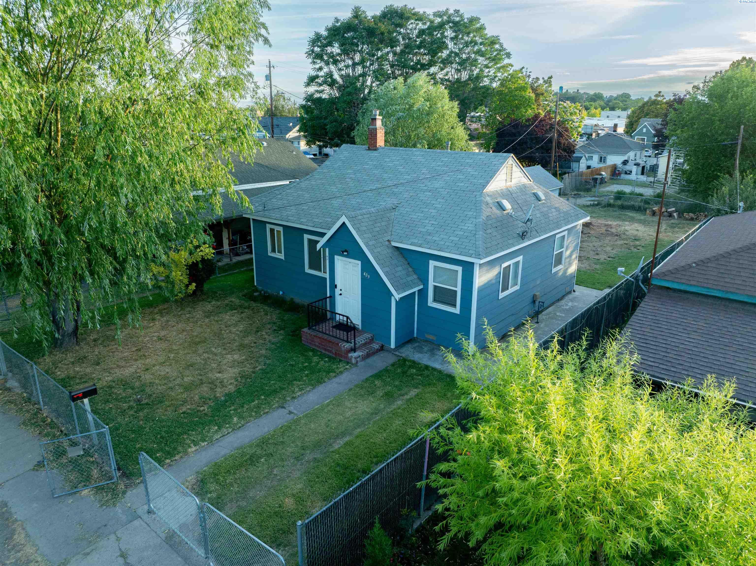 Property Photo:  409 S 9th St  WA 98944 