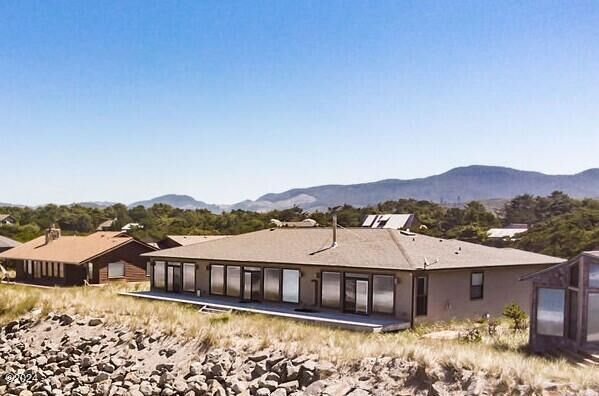 Property Photo: 269 Salishan Dr OR 97388
