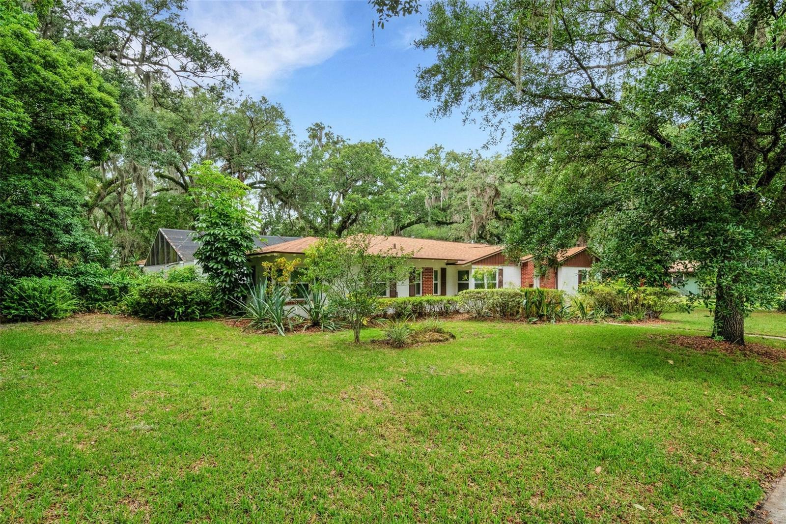 Property Photo: 2305 Eden Parkway FL 33803