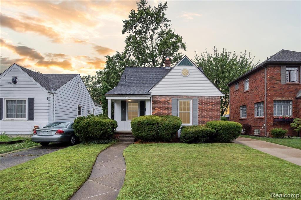 Property Photo:  2211 N Elizabeth Street  MI 48128 2310 