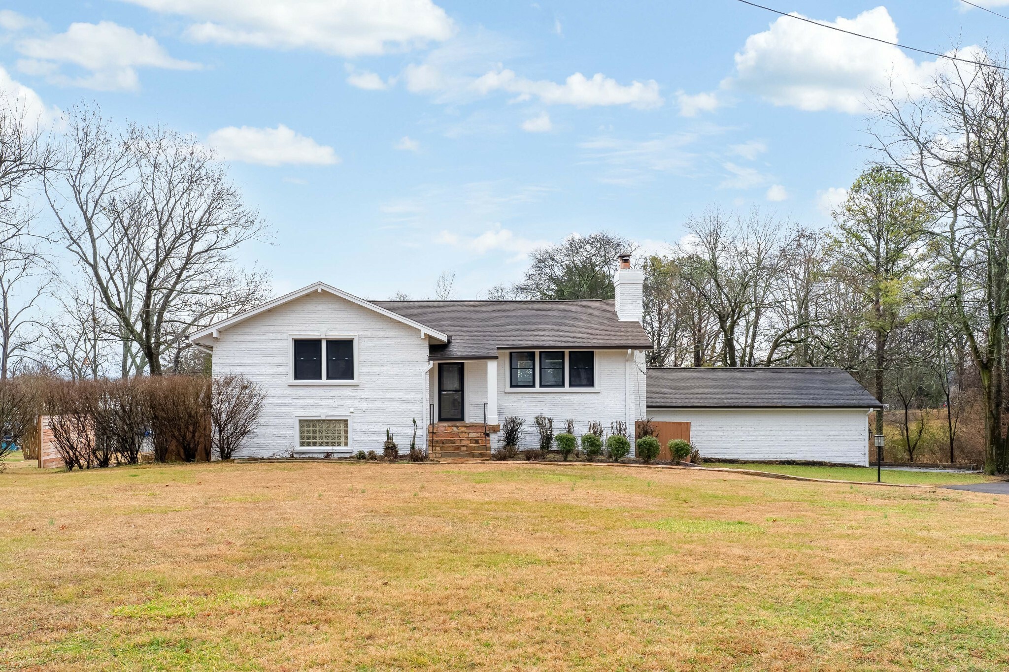 Property Photo:  417 Sanders Ferry Rd  TN 37075 