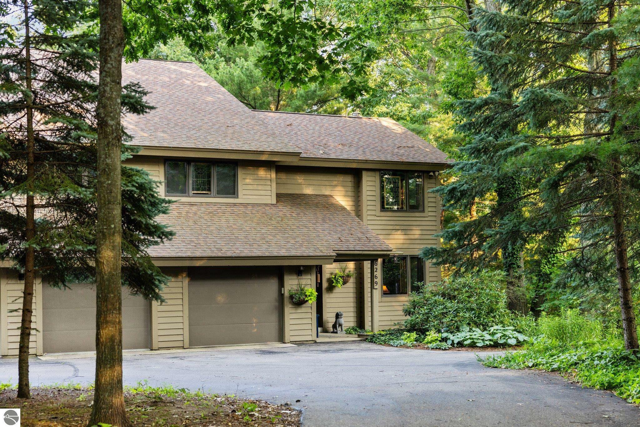 Property Photo:  6269 Summit Court  MI 49686 