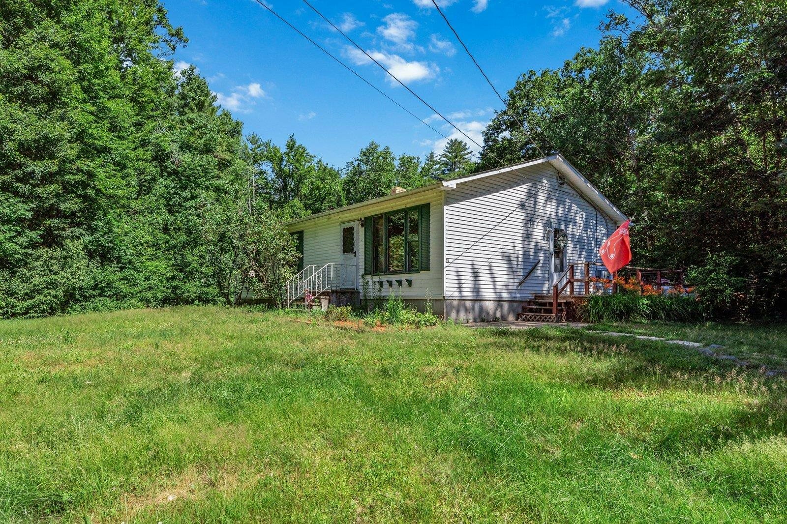 Property Photo:  29 Colonial Drive  NH 03047 