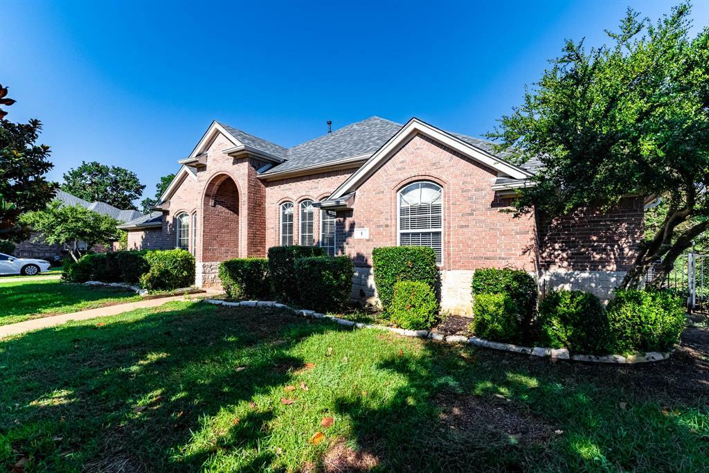 Property Photo:  1 Oak Run Court  TX 76063 