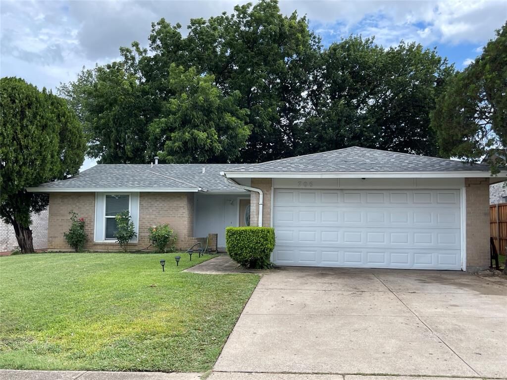 Property Photo:  706 Marlow Place  TX 76014 