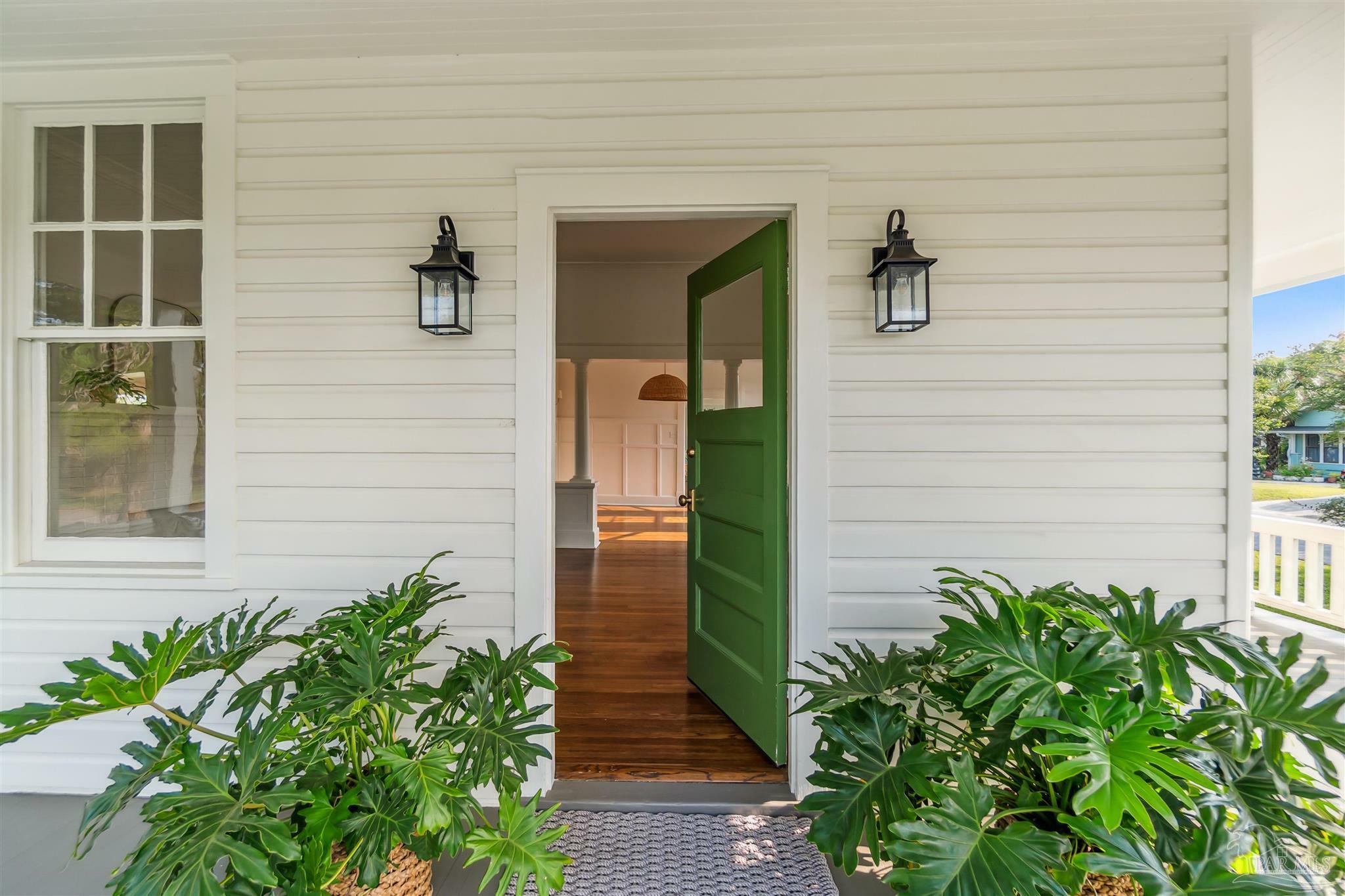 Property Photo: 1524 E Strong St FL 32501