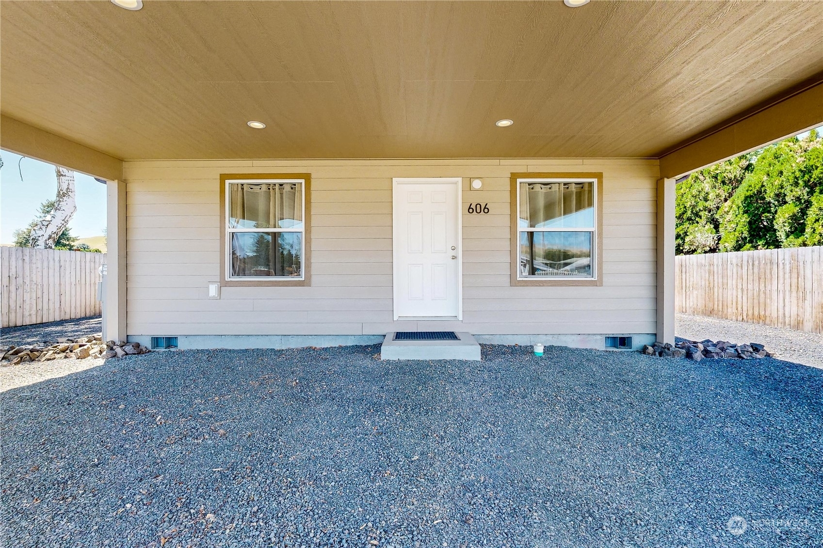 Property Photo:  606 E Seventh Street  WA 99361 