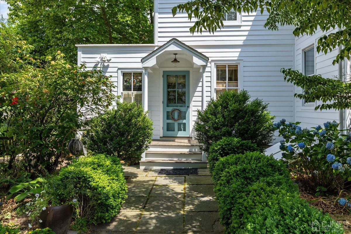 Property Photo:  92 Halsey Road 207  NJ 08512 