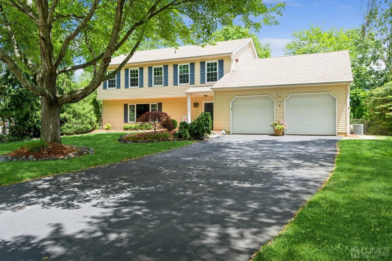 Property Photo:  10 Manor Court  NJ 08857 