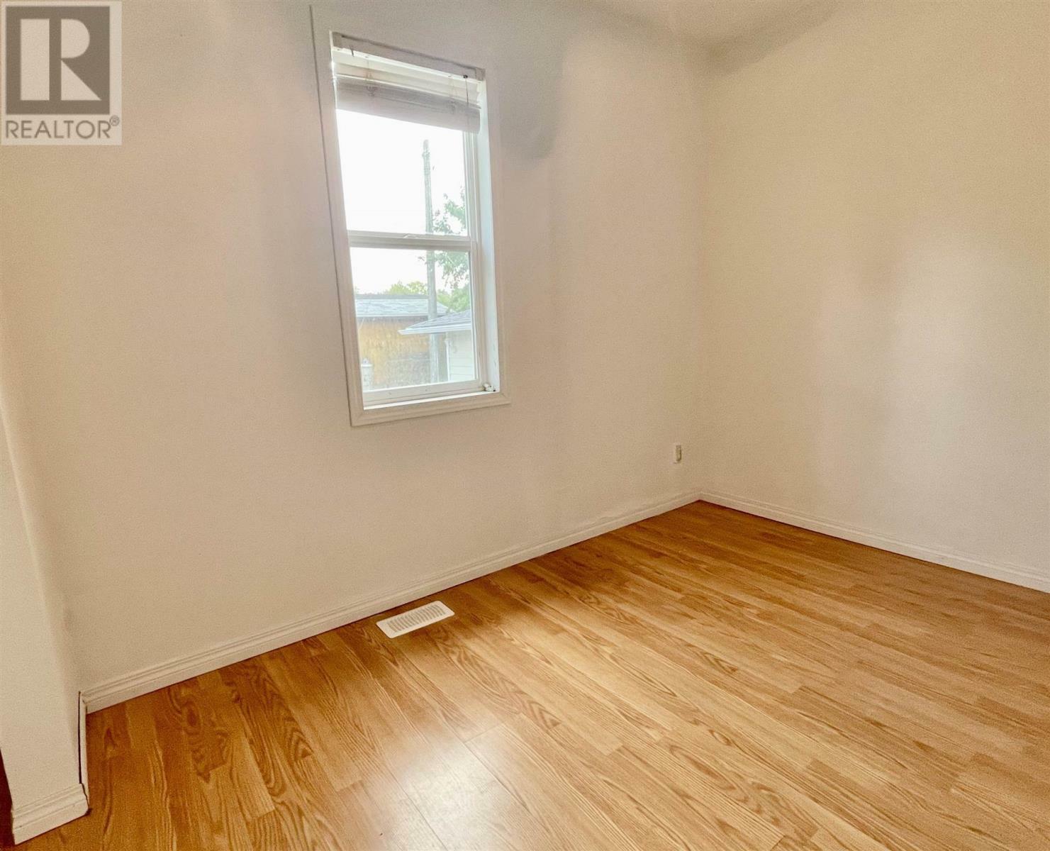 Property Photo:  204 St Charles St  ON P8N 1M1 