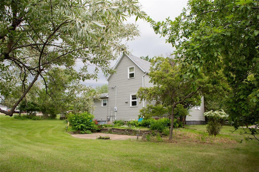 Property Photo:  184 8th Avenue West  MB R0K 2C0 