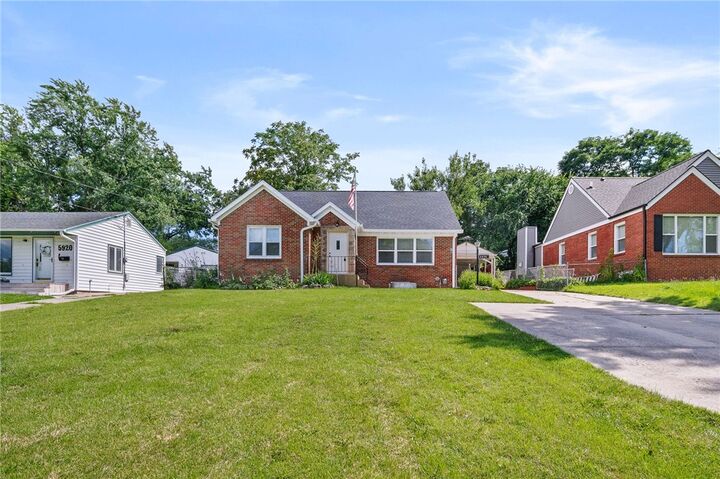 6026 Urbandale Avenue  Des Moines IA 50322 photo