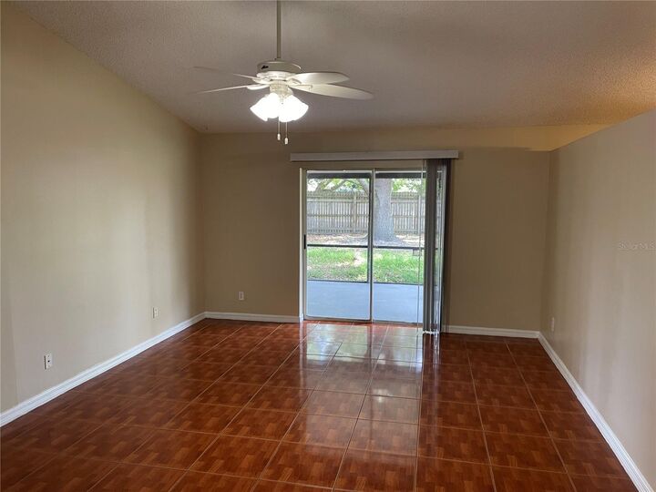 Property Photo: 2310 Pebble Court FL 32837