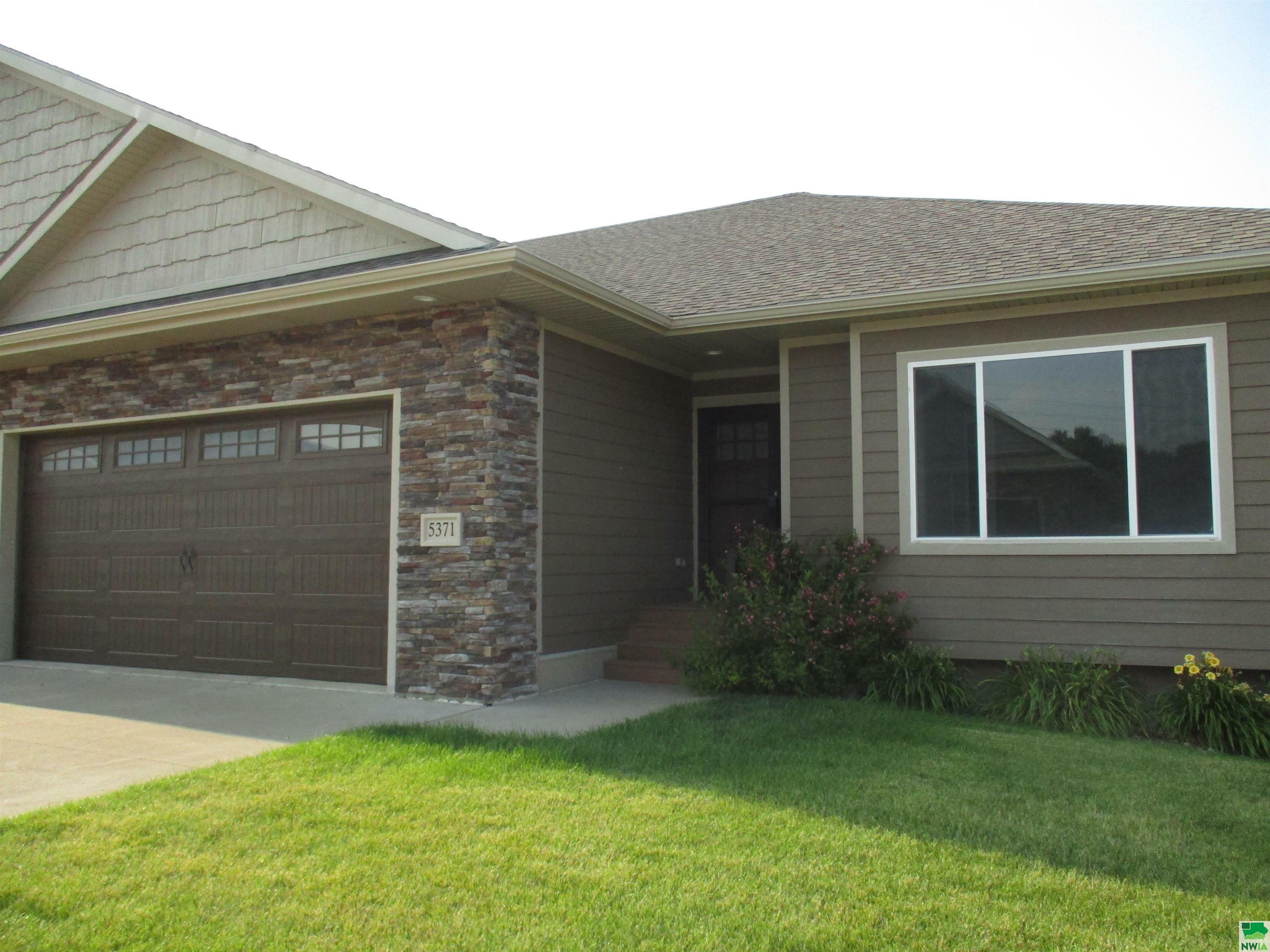 Property Photo:  5371 Overlook Ln  IA 51106 