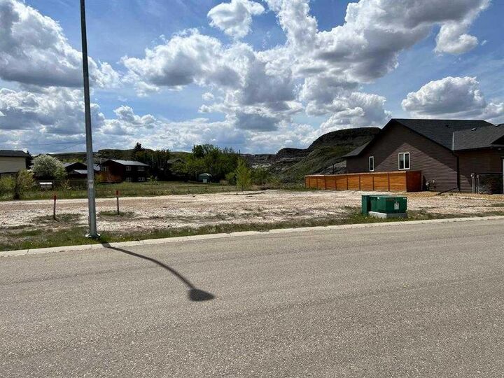 Property Photo: 140 10 Avenue SE AB T0J 0Y6