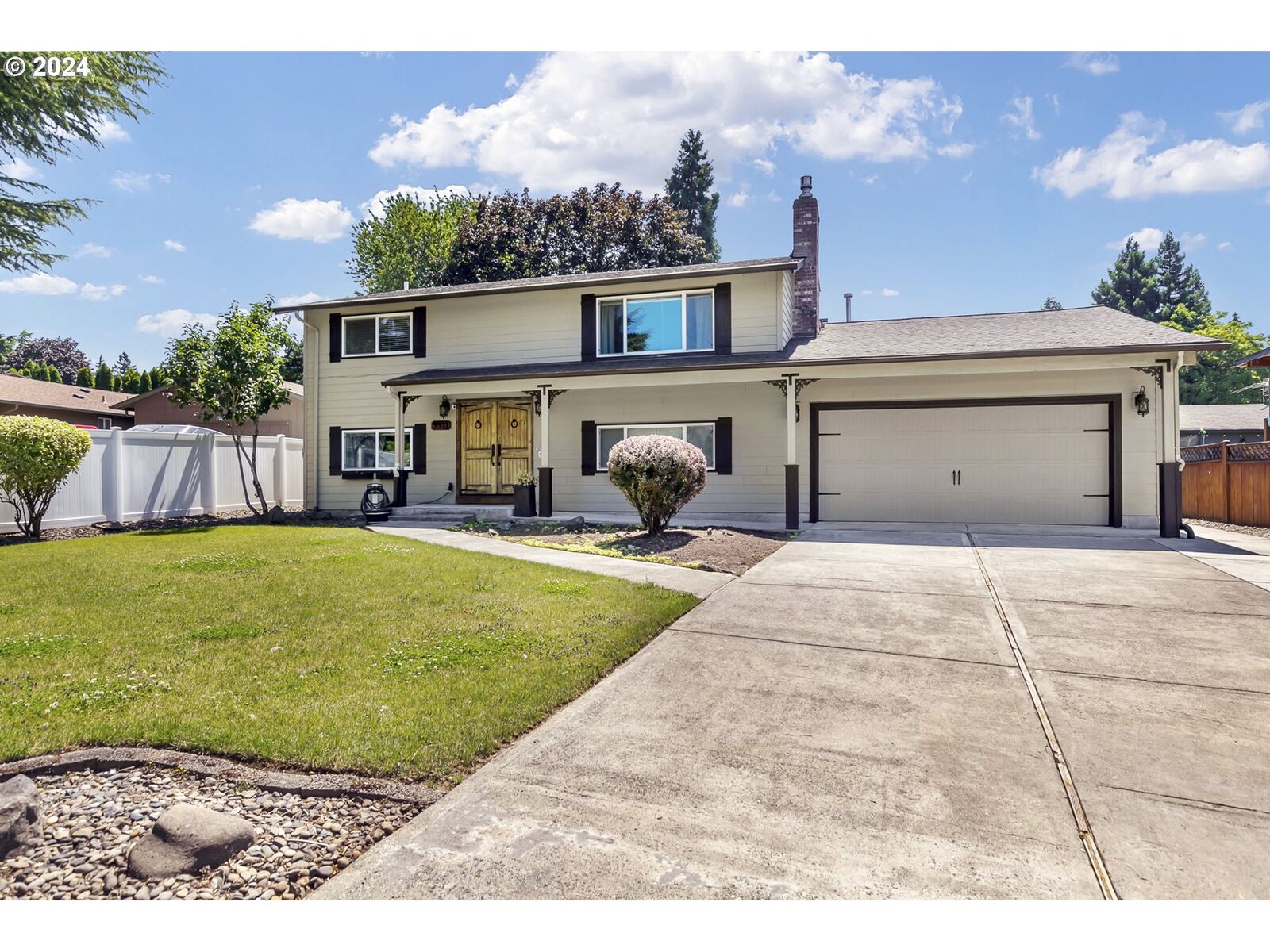 Property Photo: 9911 NE 16th St WA 98664