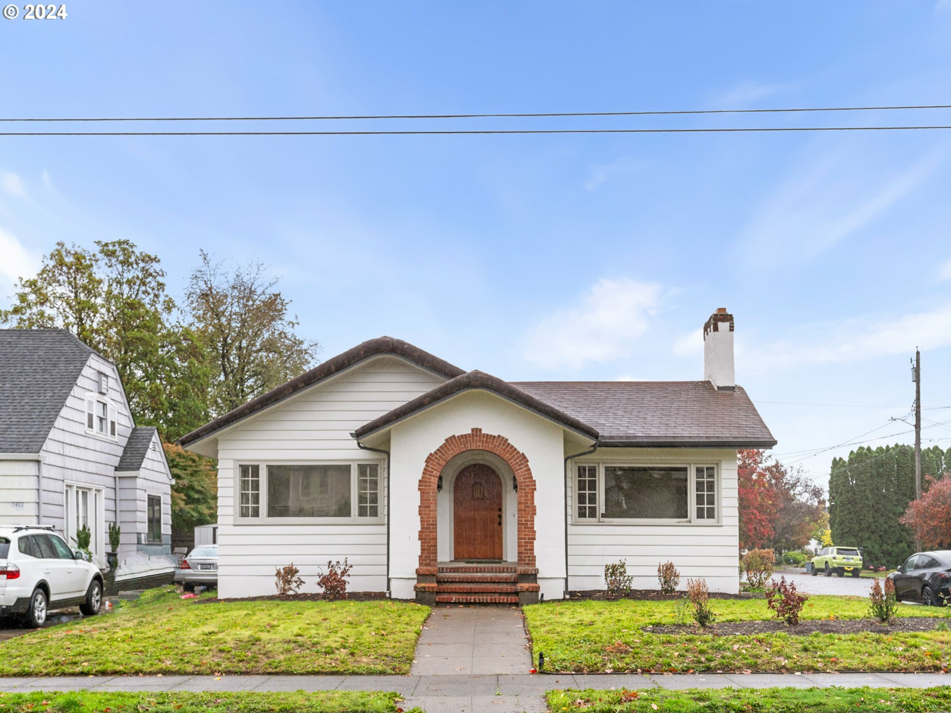 Property Photo: 3404 NE Fremont St OR 97212