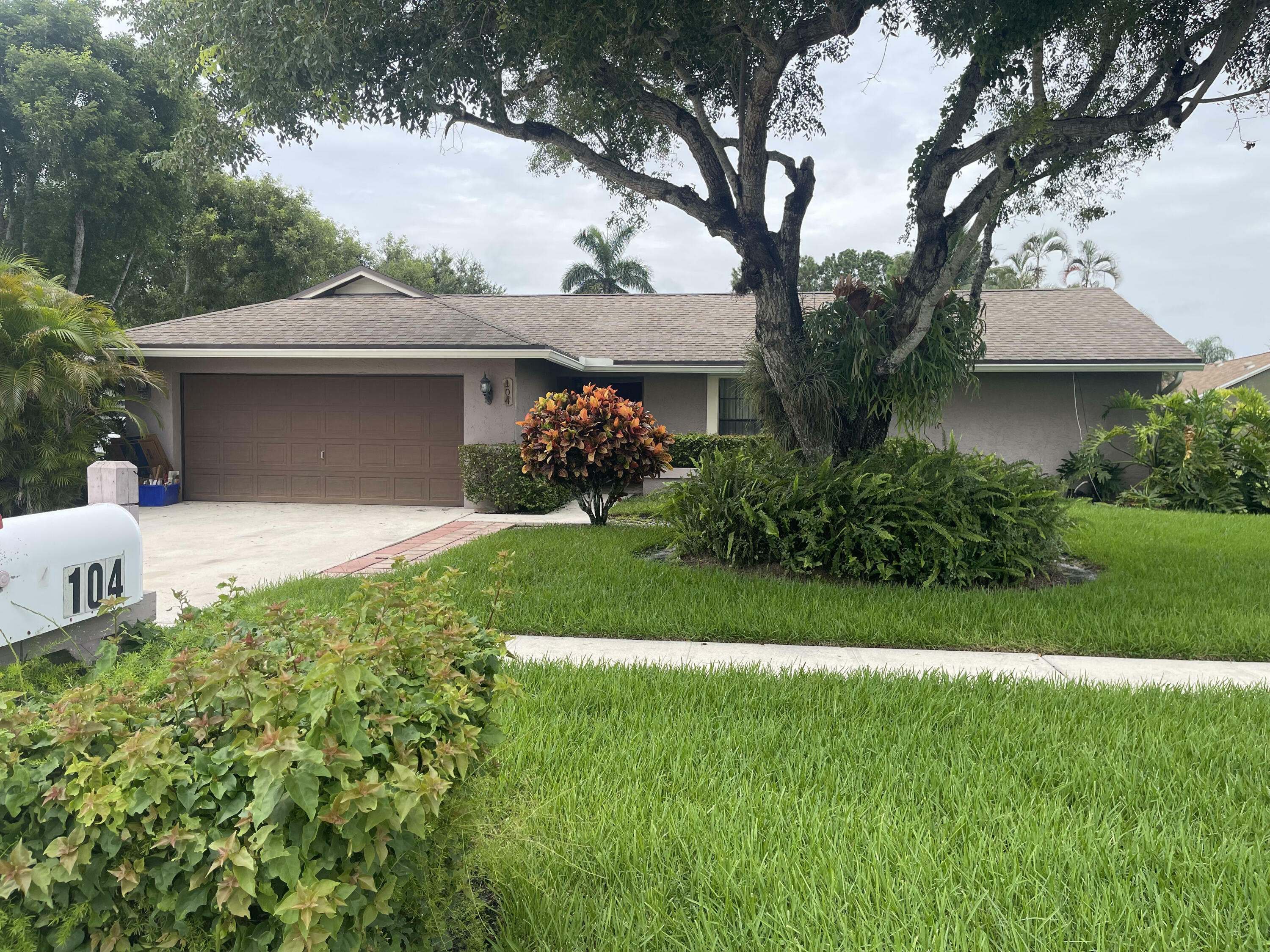 Property Photo:  104 Parkwood Drive  FL 33411 