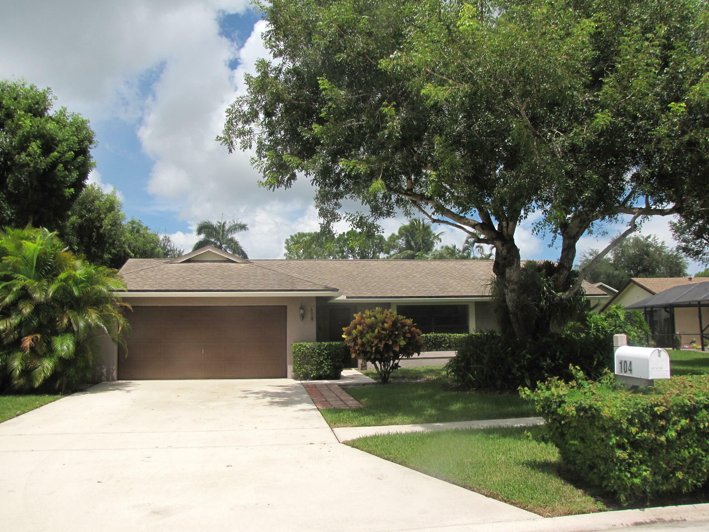 Property Photo:  104 Parkwood Drive  FL 33411 