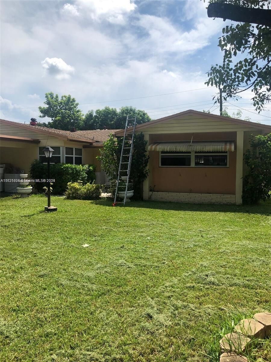 Property Photo: 6600 SW 7th St FL 33023