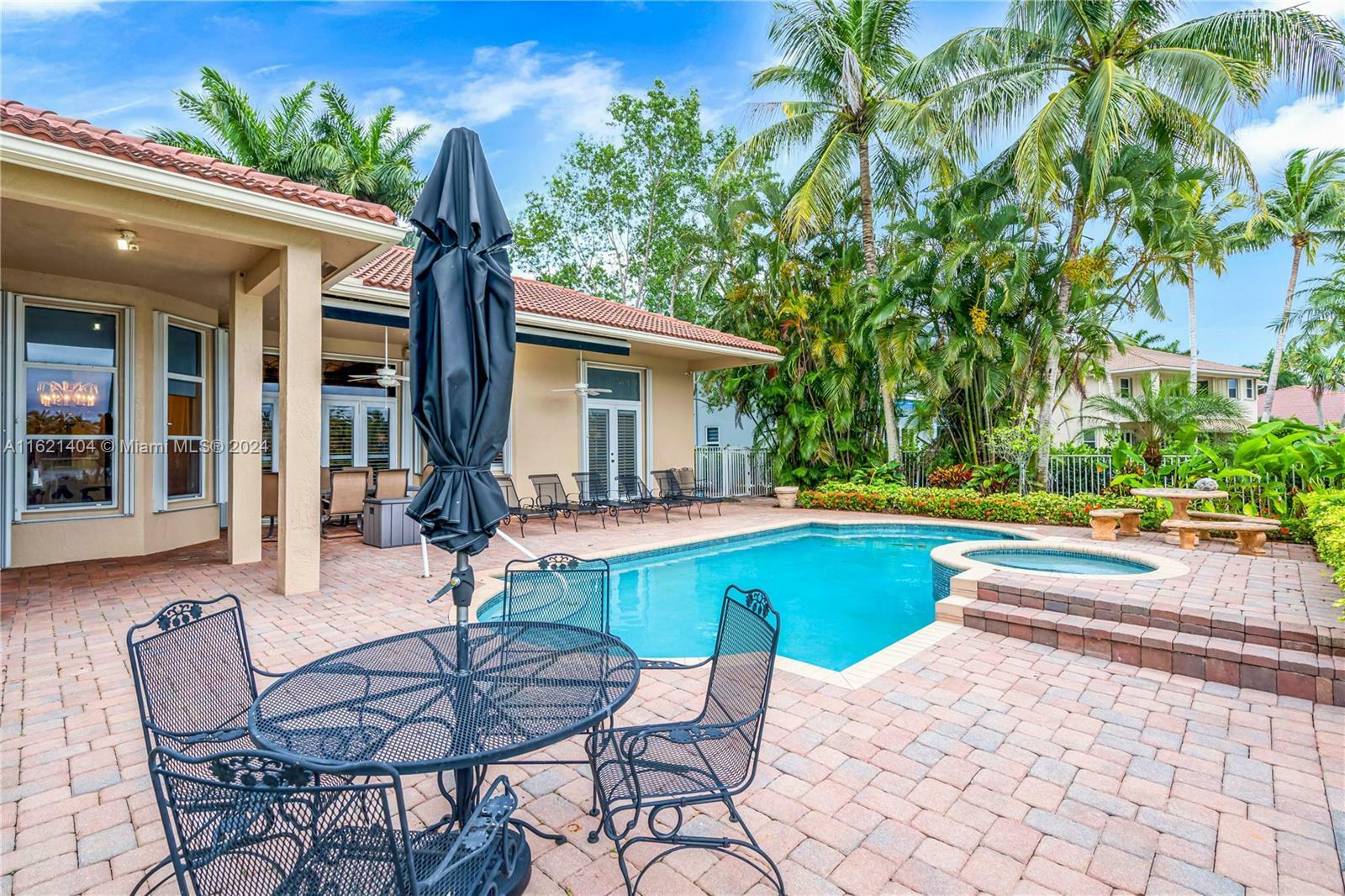 Property Photo:  1525 Victoria Isle Way  FL 33327 