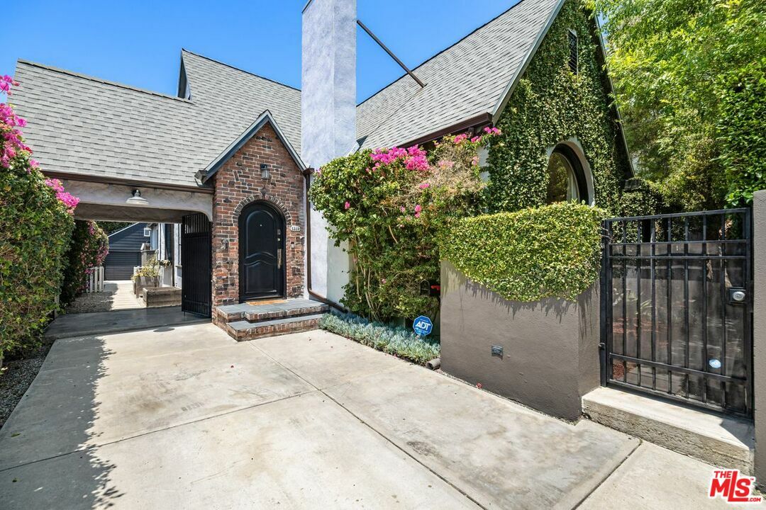 Property Photo: 1319 S Ogden Dr CA 90019