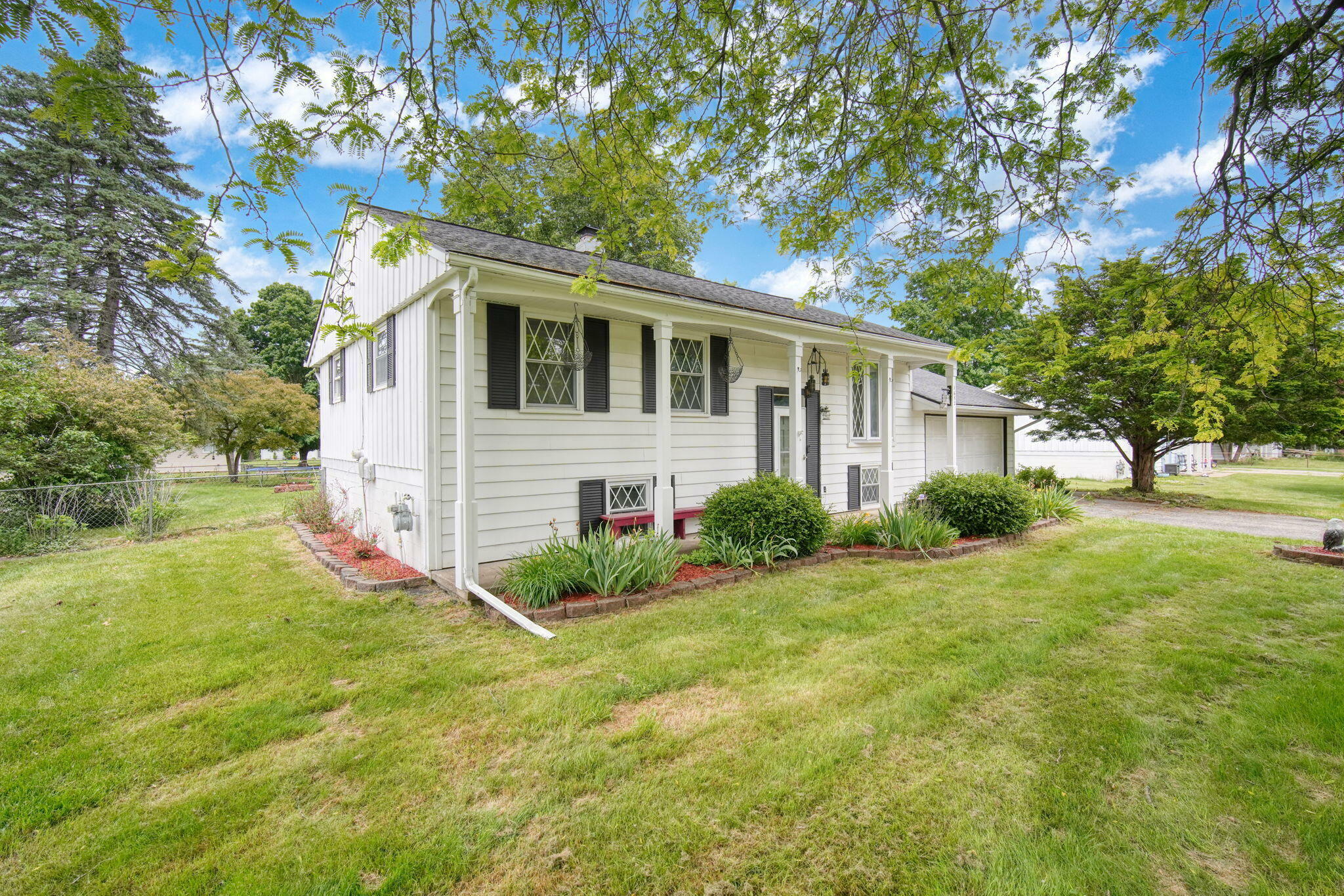 Property Photo:  1652 Foye Drive  MI 49203 