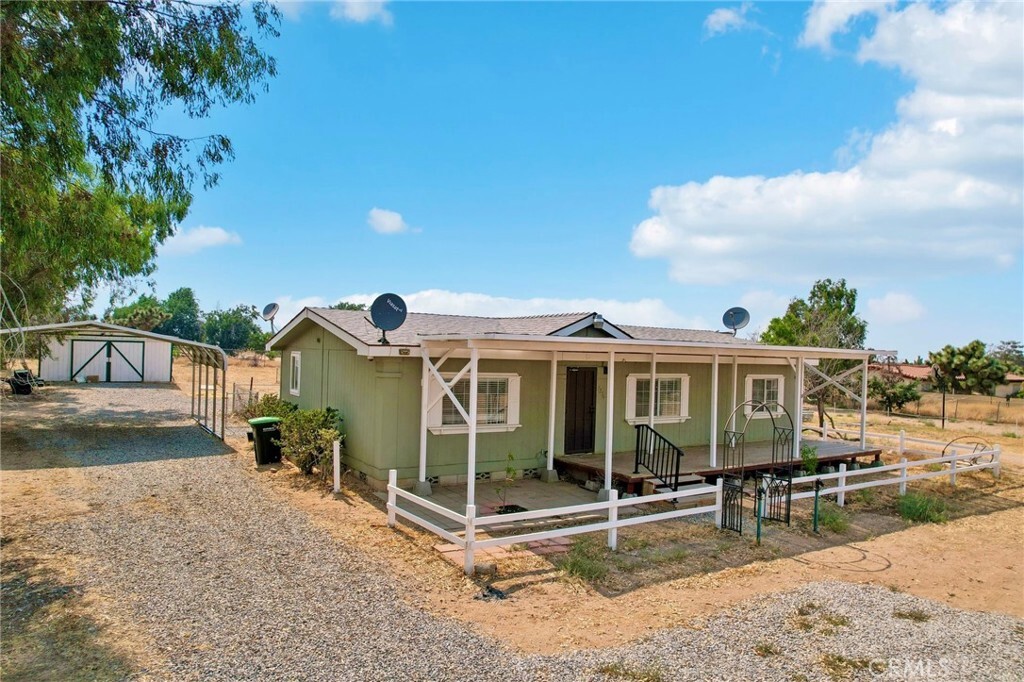 Property Photo: 7276 Phelan Road CA 92371