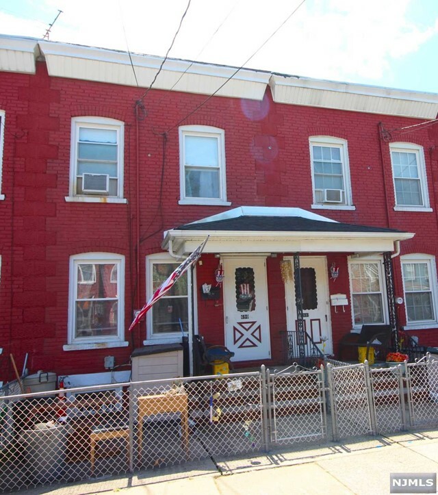 Property Photo:  690 Chestnut Street  NJ 07032 