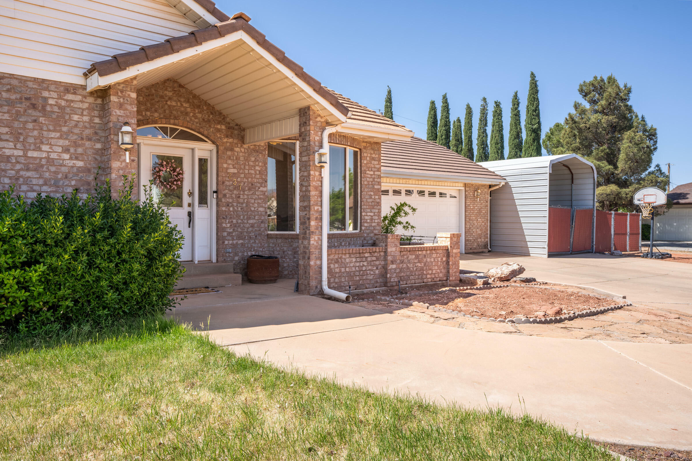 Property Photo:  237 N Cottonmill Cir  UT 84780 