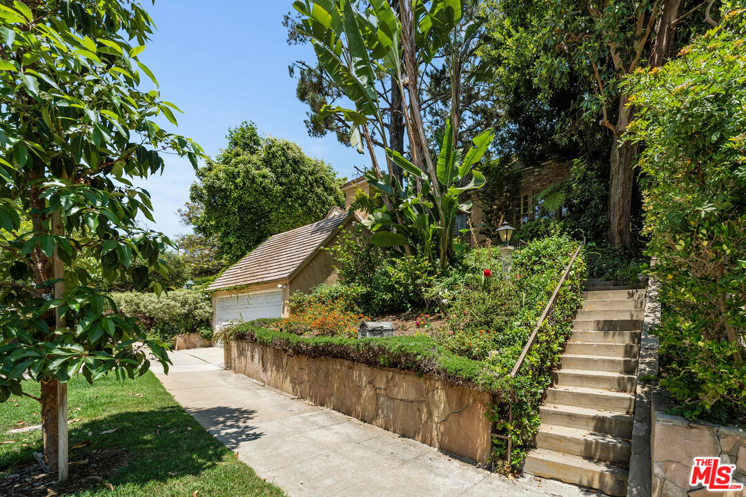 Property Photo: 1008 Manning Ave CA 90024