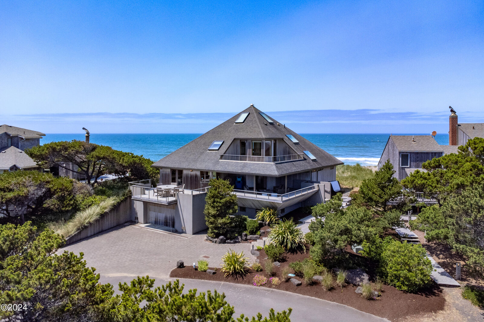 Property Photo:  311 Salishan Dr  OR 97388 