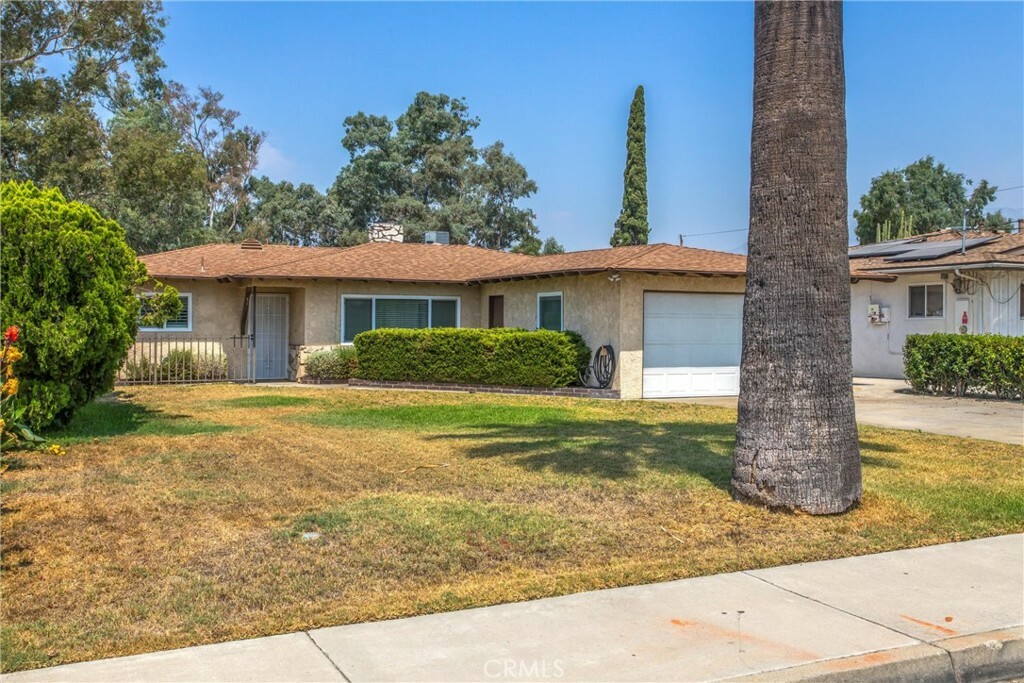 Property Photo:  9516 Acacia Avenue  CA 92335 