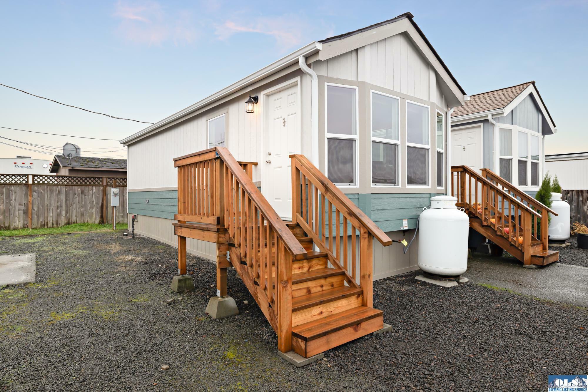 Property Photo:  511 W Spruce St #37A  WA 98382 