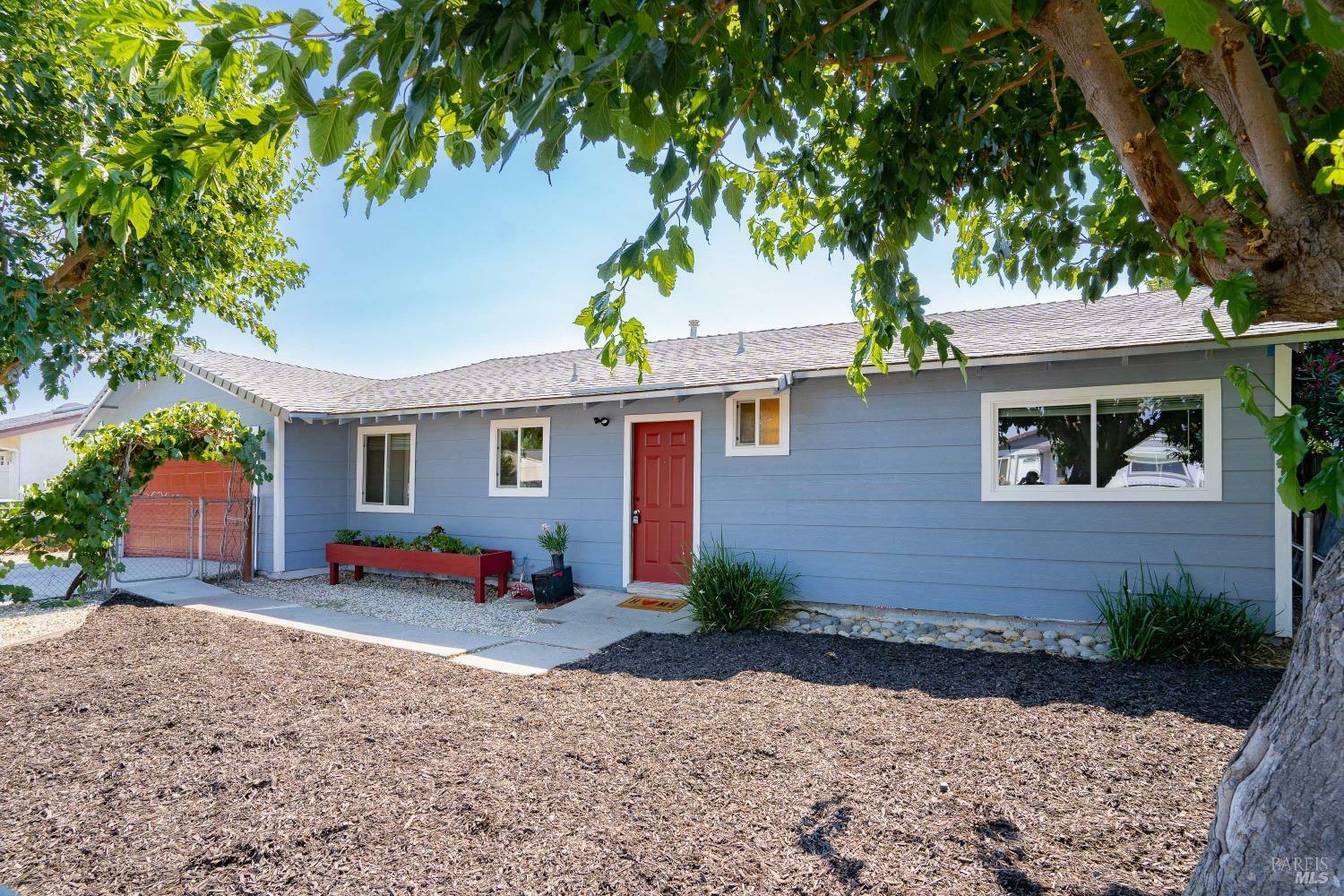 Property Photo:  1125 School Street  CA 94585 