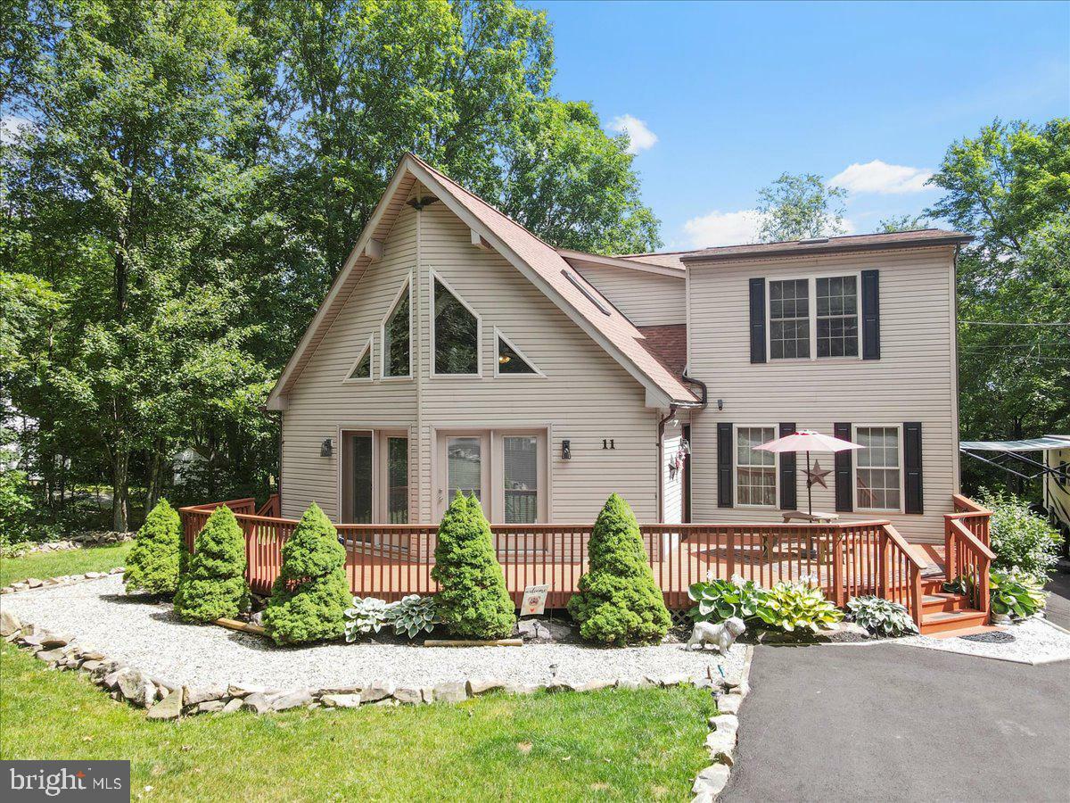 Property Photo:  11 Pinoak Drive  PA 18229 