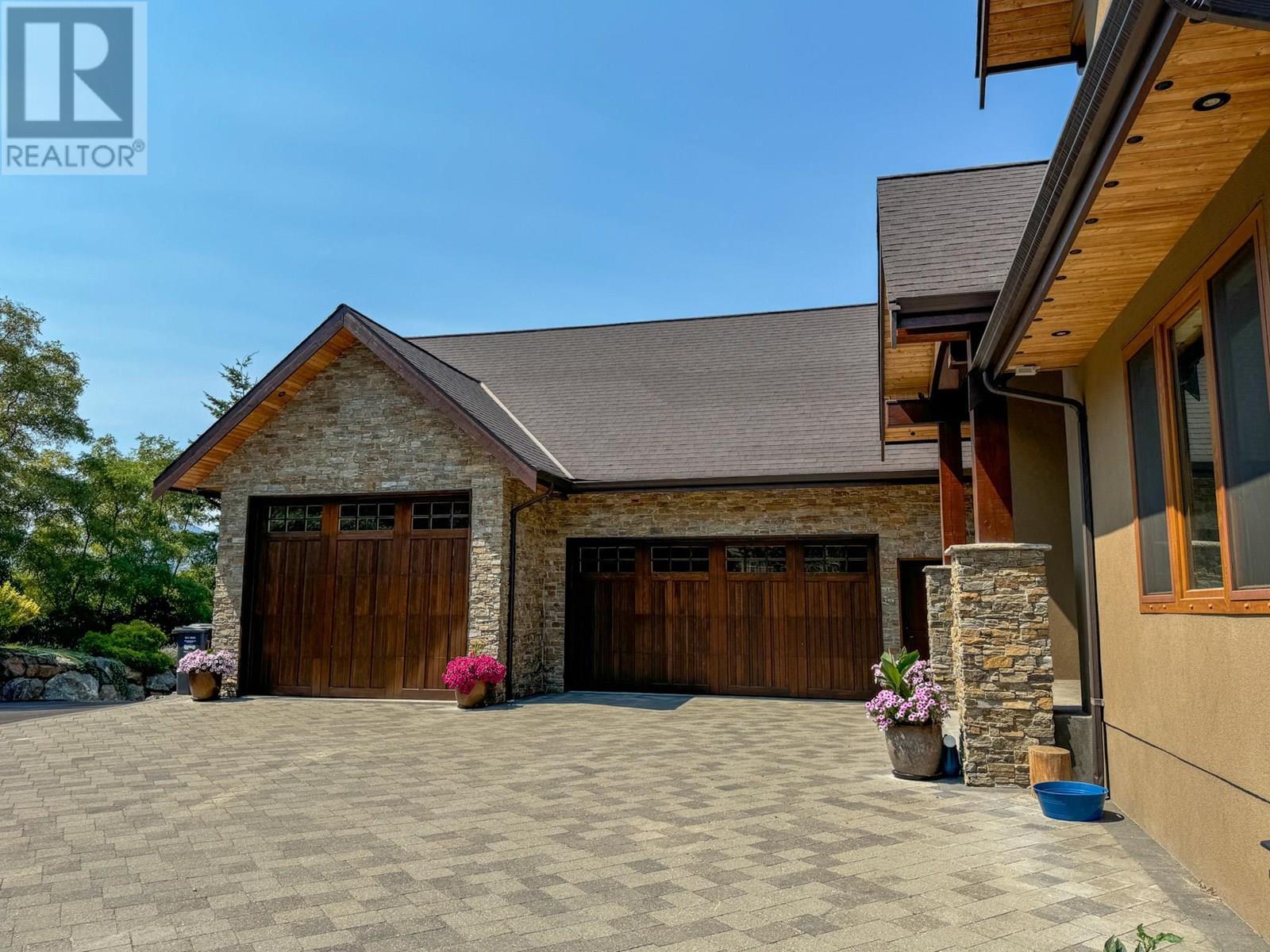 Property Photo:  3175 Valleyview Road  BC V2A 8W8 
