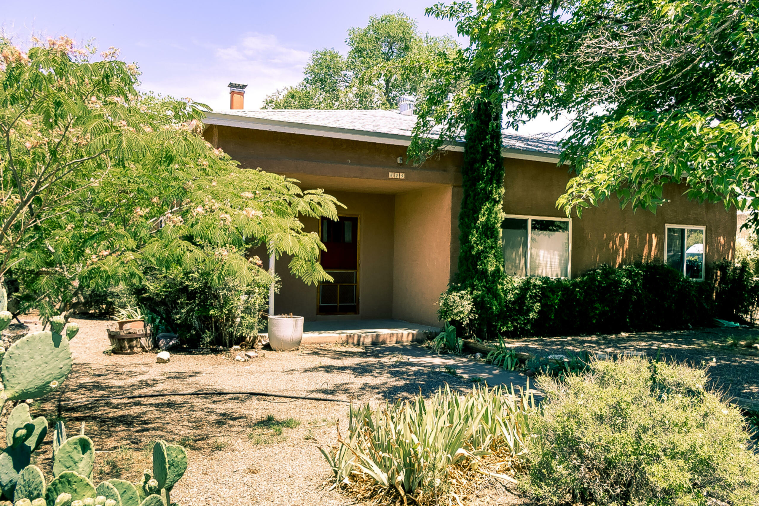 Property Photo:  824 Lafayette Drive NE  NM 87106 