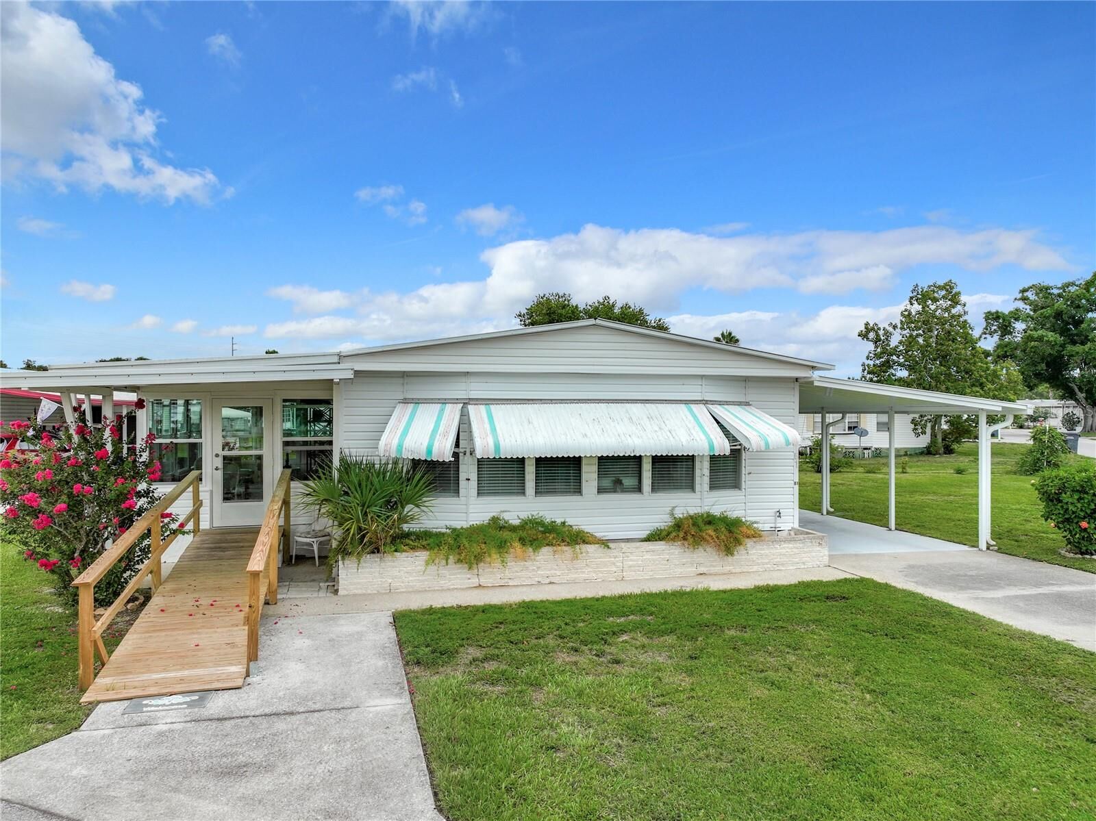 Property Photo:  161 Candlewood Dr  FL 33898 