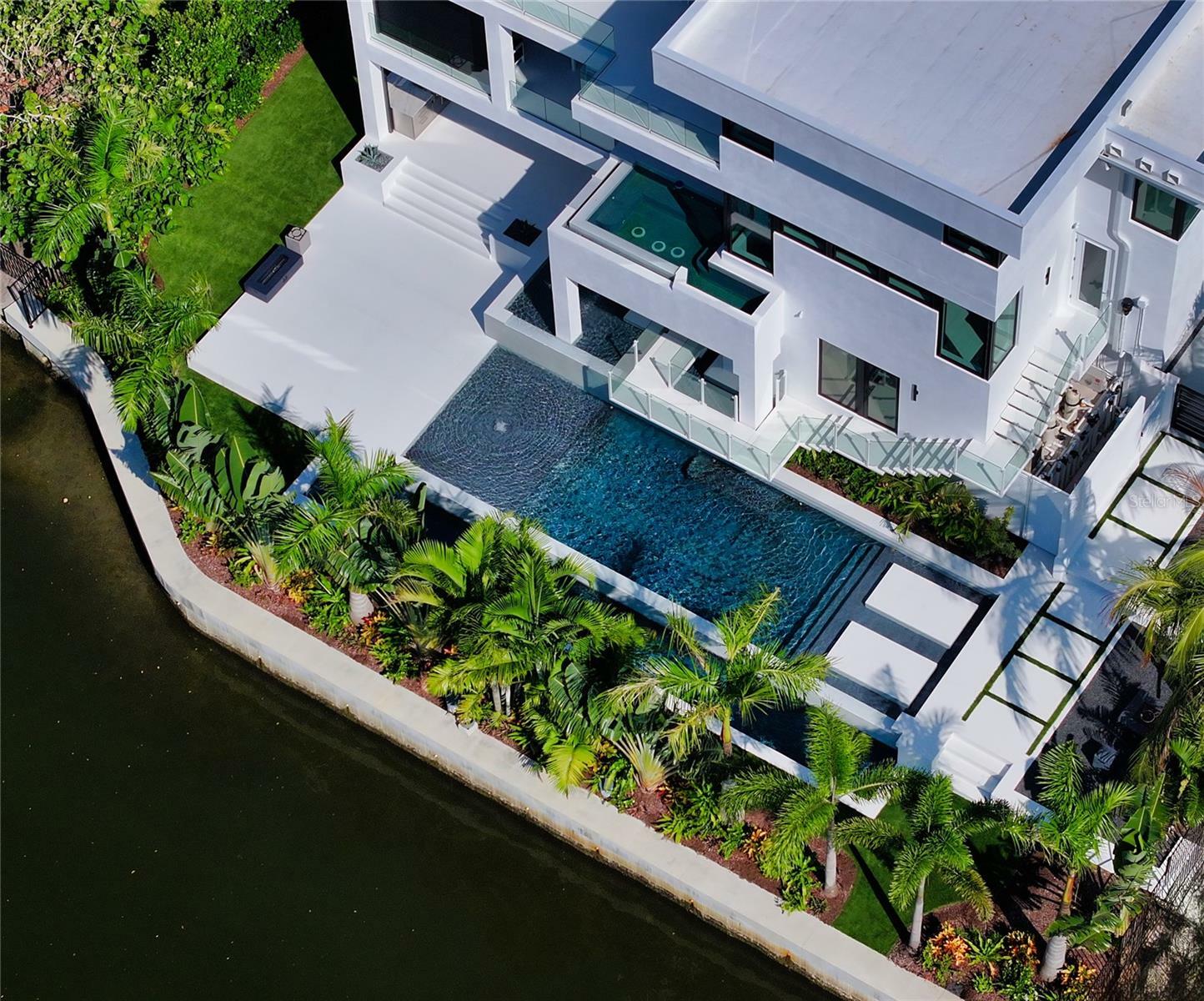Property Photo: 1610 N Lodge Drive FL 34239