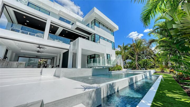 Property Photo: 1610 N Lodge Drive FL 34239