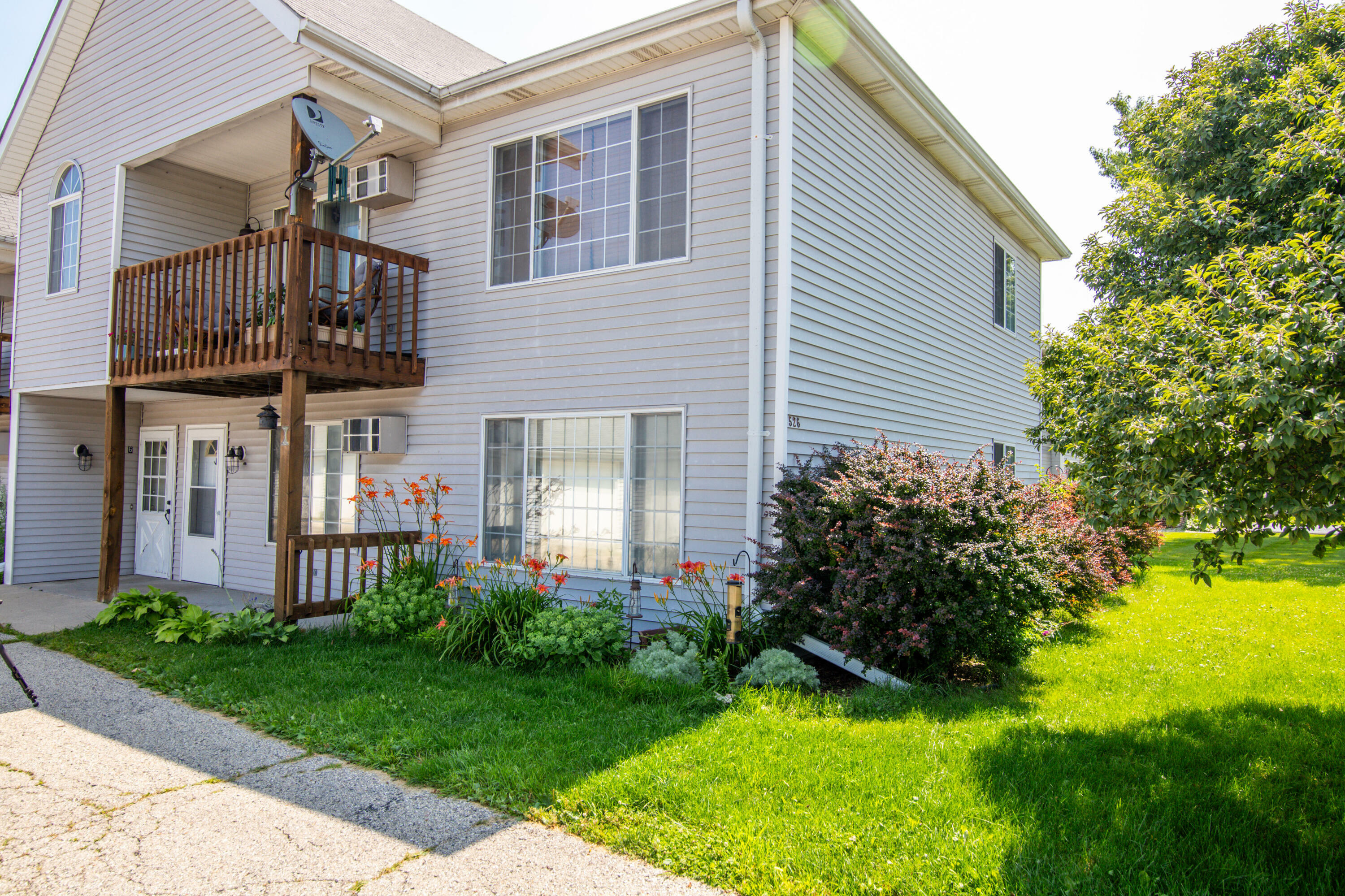 Property Photo:  526 Root Ave 3  WI 53027 