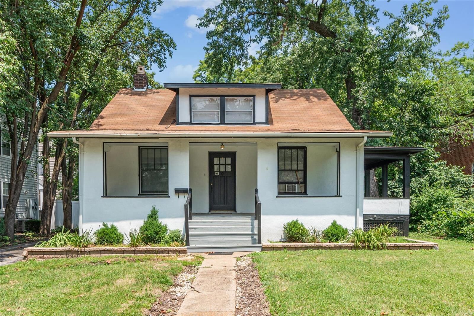 Property Photo: 223 W Monroe Avenue MO 63122