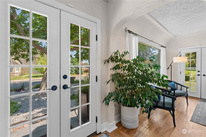 Property Photo:  2 Furney St  WA 98801 