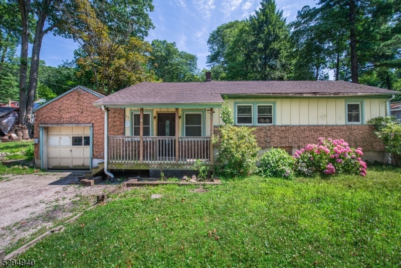 Property Photo:  47 Laurel Dr  NJ 07438 